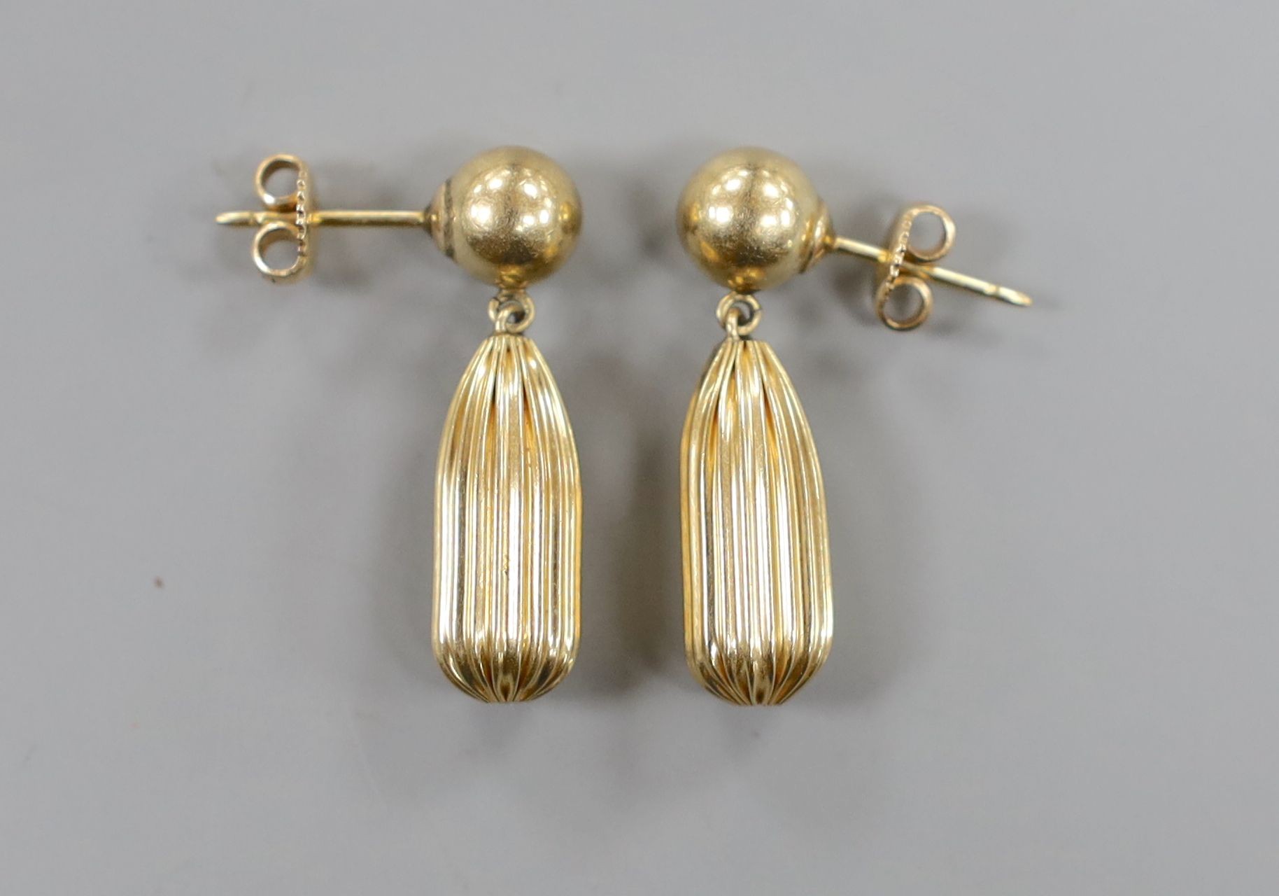 A pair of 14k fluted yellow metal drop earrings, 29mm, 3.8 grams.